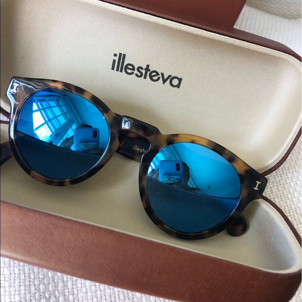 Blue lens tortoise leonard illesteva sunglasses